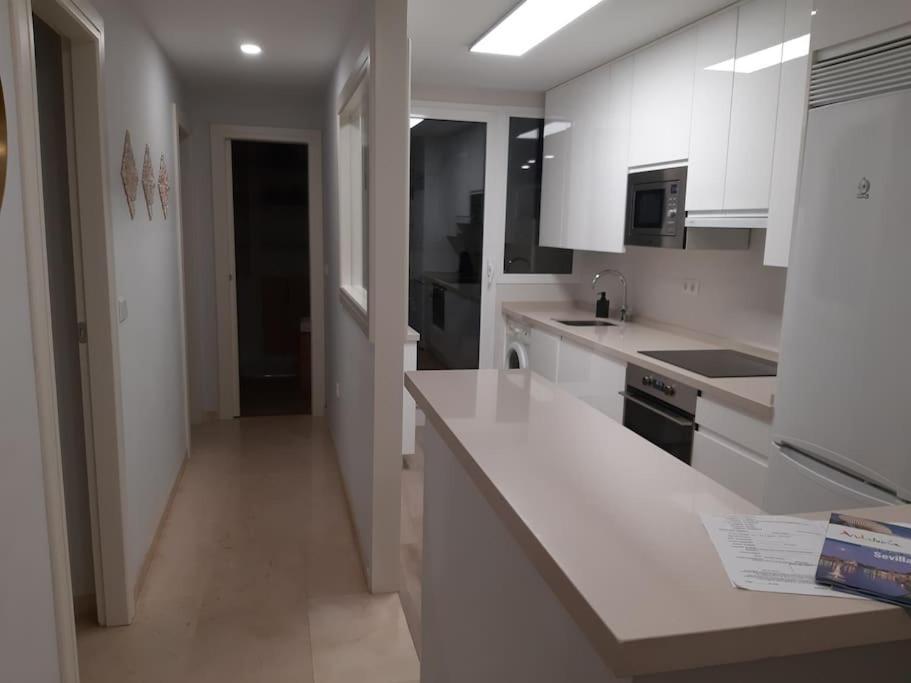 Nuevo-Luminoso Y Moderno. Parking Gratis!! Apartman Sevilla Kültér fotó